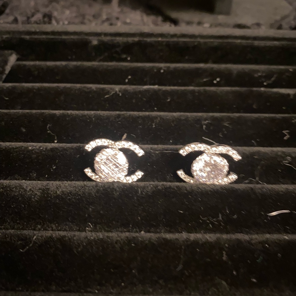 Elegant Silver Crystal Stud Earrings - Picture 6 of 6